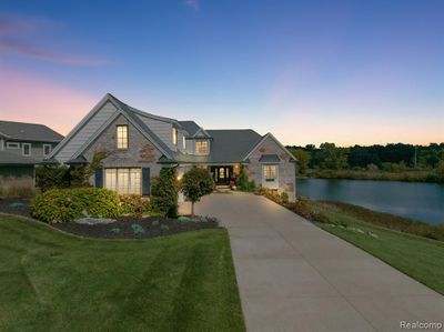 9916 King Road, Home with 6 bedrooms, 4 bathrooms and null parking in Springfield Twp MI | Image 2