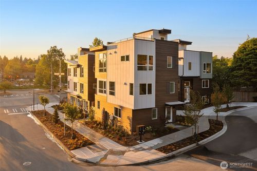 5204 Sand Point Way Ne, Seattle, WA, 98105-2916 | Card Image