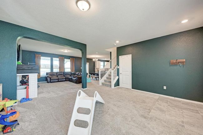 Recreation room featuring a textured wall and carpet flooring | Image 10