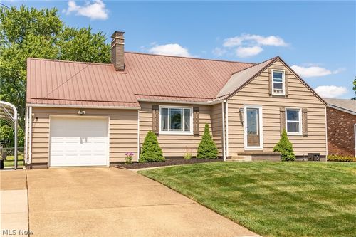 5615 Clover St, Louisville, OH, 44641-9312 | Card Image