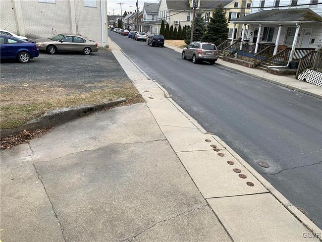210 W Main St, Home with 8 bedrooms, 7 bathrooms and 1 parking in Pen Argyl PA | Image 20