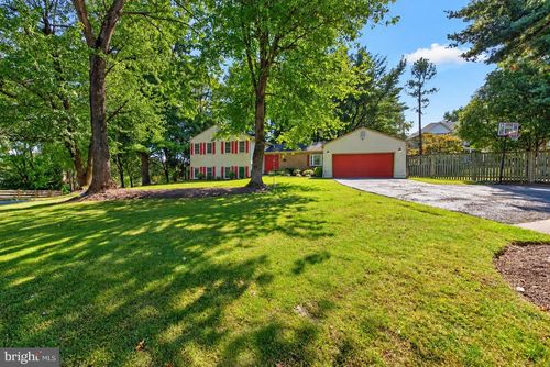 1521 Gingerwood Ct, Vienna, VA, 22182-1438 | Card Image