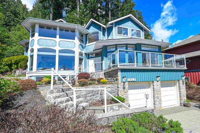 3945 Braemar Place, House other with 6 bedrooms, 4 bathrooms and 2 parking in North Vancouver BC | Image 2