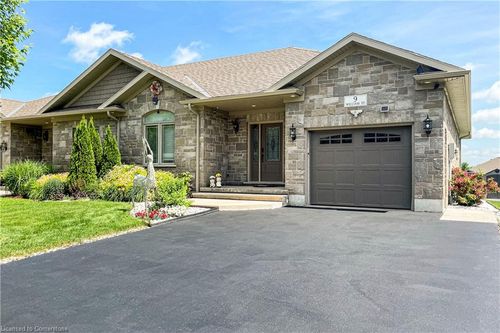 9 William St S, Clifford, ON, N0G1M0 | Card Image