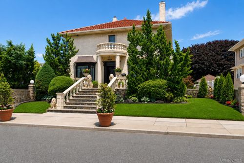 176 Beach 143rd St, Rockaway Park, NY, 11694-1105 | Card Image