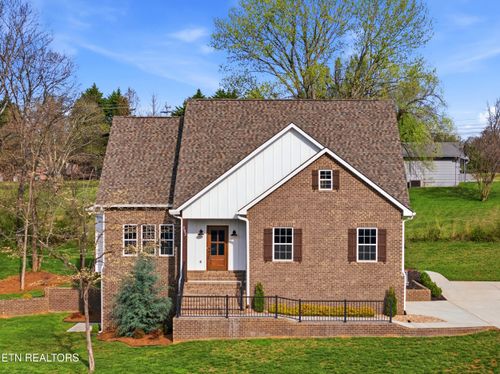 295 Caulderwood Ln, Lenoir City, TN, 37771-6876 | Card Image