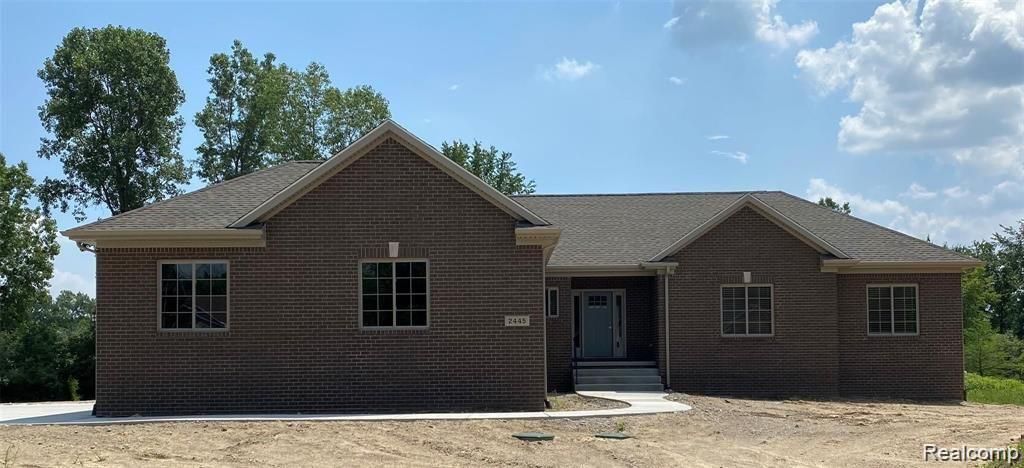 Orchard Ridge Ct, Ortonville, MI 48462