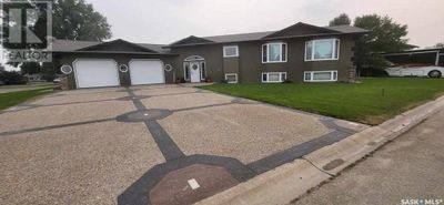 1016 Pacific Ave, House other with 4 bedrooms, 3 bathrooms and null parking in Carnduff SK | Image 1