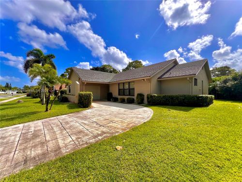 8320 Waccamaw Ln E, Lake Worth, FL, 33467-5539 | Card Image