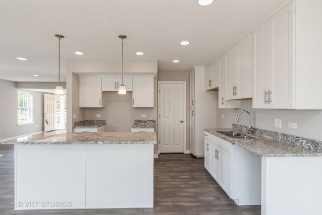 704R Oak Hollow Rd, Home with 3 bedrooms, 3 bathrooms and 2 parking in Crystal Lake IL | Image 4