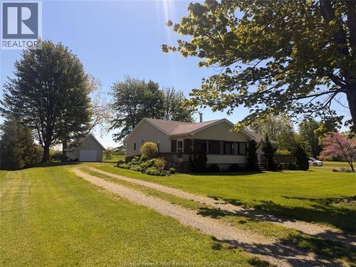 945 West Shore Road, Pelee Island, ON, N0R1M0 | Card Image