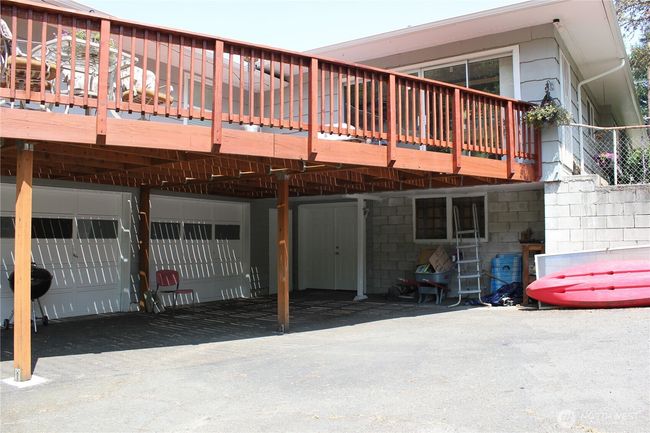 dbl garage and 1600sqft unfinished basement | Image 21