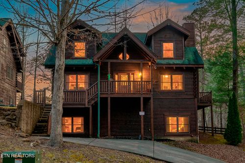3318 Covered Bridge Way, Sevierville, TN, 37862-7456 | Card Image