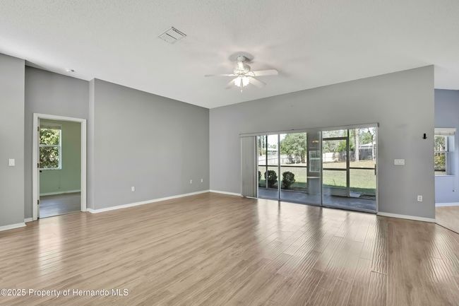 Expansive great room | Image 19