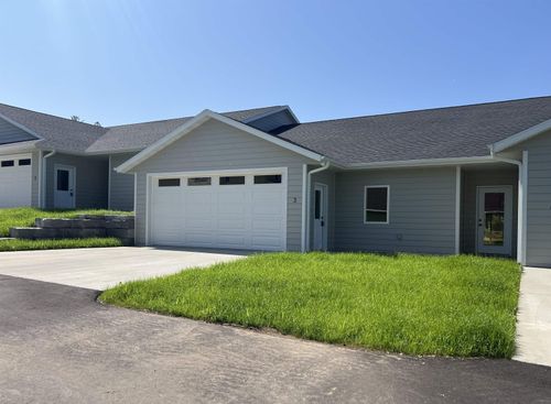 3-709 Washington St, Decorah, IA, 52101-2267 | Card Image