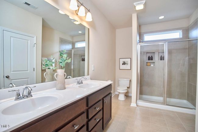 19 - Primary Bathroom | Image 19