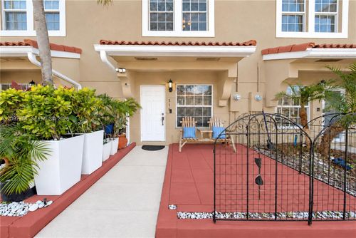 716 Sw 122nd Ave, Pembroke Pines, FL, 33025-5950 | Card Image
