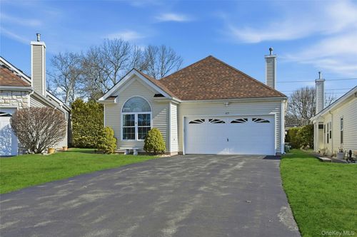415-415 Leisure Dr, Ridge, NY, 11961-1643 | Card Image