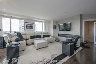 810 - 240 Villagewalk Blvd, Condo with 2 bedrooms, 2 bathrooms and 2 parking in London ON | Image 2