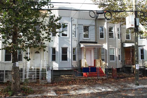 31 Van Nostrand Ave, Jersey City, NJ, 07305-4018 | Card Image