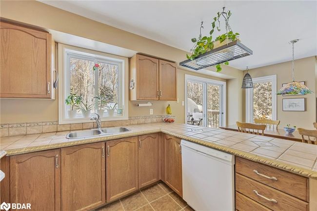 11 Maple Crt, House other with 3 bedrooms, 3 bathrooms and 8 parking in Coldwater ON | Image 18