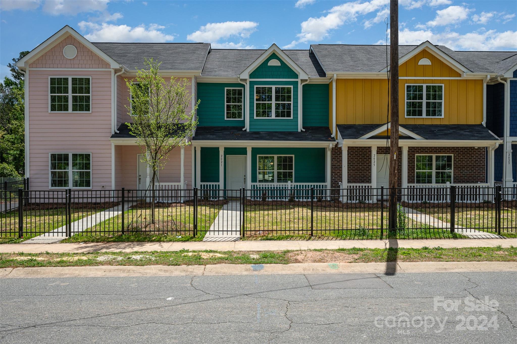 Catherine Simmons Ave, Charlotte, NC 28216