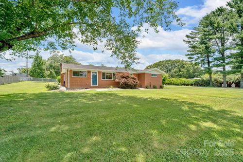 10 Moland Dr, Etowah, NC, 28729-8741 | Card Image