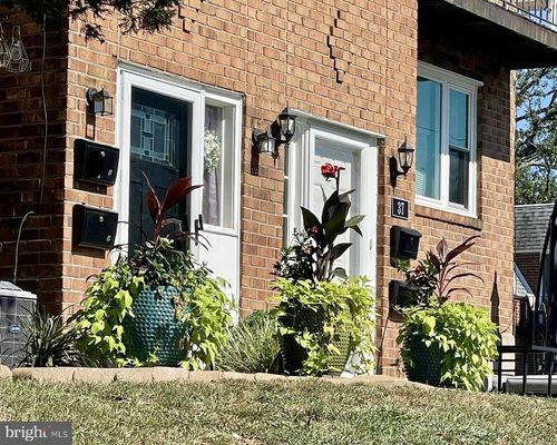 2-35 S Oak Ave, ALDAN, PA, 19018-3724 | Card Image