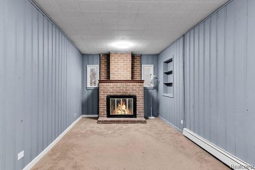 7268 Chalmers Ave, Warren, MI, 48091-3072 | Card Image