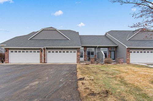 611 Spruce Dr, HUDSON, WI, 54016-1871 | Card Image