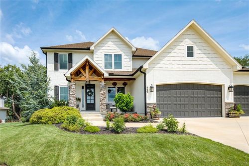 529 Ne Legacy View Dr, Lee's Summit, MO, 64086-7121 | Card Image
