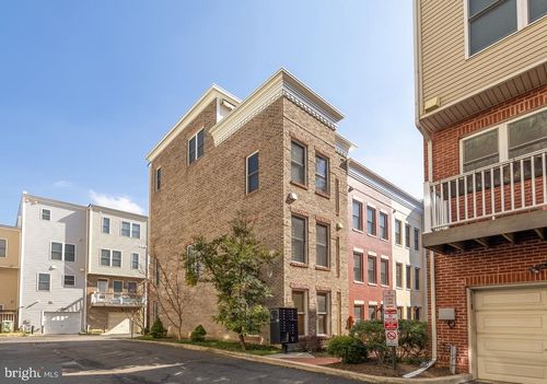 920 4th St Se, WASHINGTON, DC, 20003-3450 | Card Image