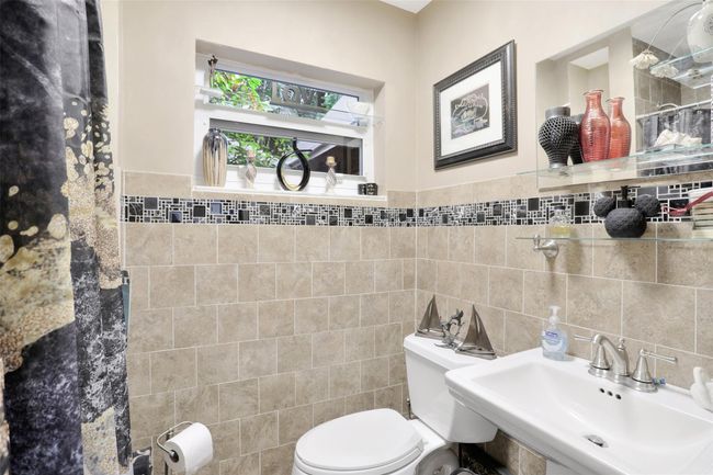 2912 Ne 27 Th St, House other with 2 bedrooms, 2 bathrooms and null parking in Lighthouse Point FL | Image 24