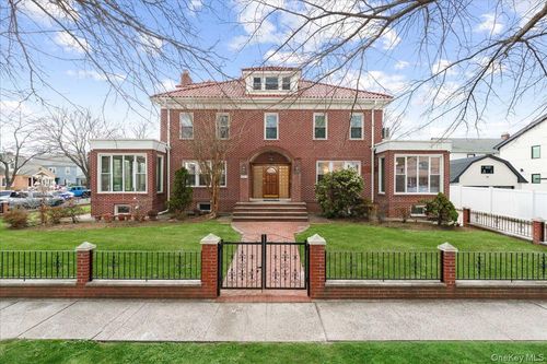 20931 39th Avenue, New York, NY, 11361 | Card Image