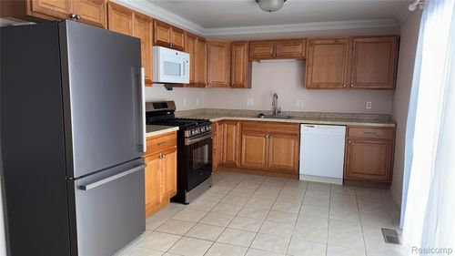 474 Fox Hills Dr N, Bloomfield Hills, MI, 48304-1334 | Card Image