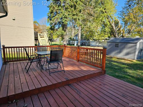 1652 Van Courtland Dr, Troy, MI, 48083-1841 | Card Image