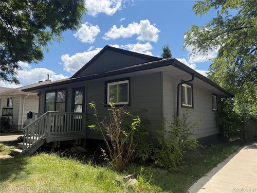 29 W Rutgers Ave, Pontiac, MI, 48340-2755 | Card Image
