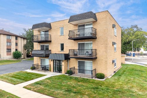 3s-9220 Kilbourn Ave, Oak Lawn, IL, 60453-1835 | Card Image