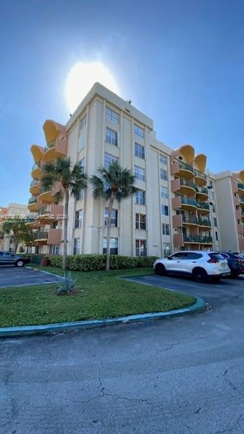 611-9360 Fontainebleau Blvd, Miami, FL, 33172-5600 | Card Image