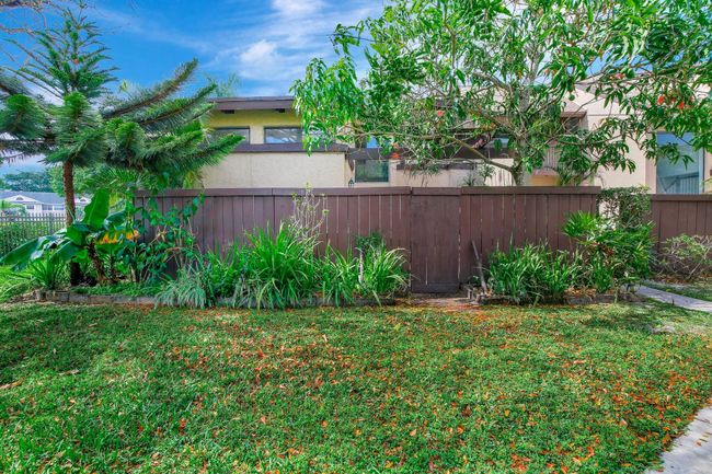 1851 Bayberry Dr, Condo with 3 bedrooms, 2 bathrooms and null parking in Pembroke Pines FL | Image 41