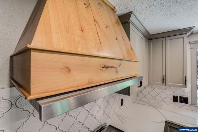 241 Silver Loop, House other with 4 bedrooms, 3 bathrooms and null parking in Silverton OR | Image 8