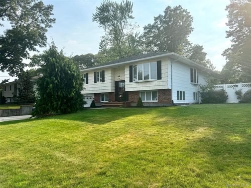 20 Hunter Pl, Smithtown, NY, 11787-3005 | Card Image