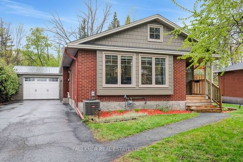 1304 Adirondack Dr, Ottawa, ON, K2C2V3 | Card Image