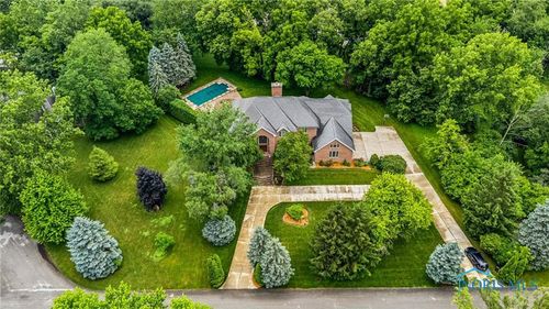 106 Sycamore Woods Ln, Tiffin, OH, 44883-3290 | Card Image