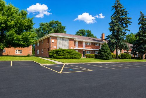 8-1101 Holiday Ln, Des Plaines, IL, 60016-5656 | Card Image