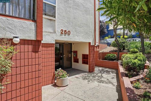 106-250 Whitmore St, Oakland, CA, 94611-4627 | Card Image