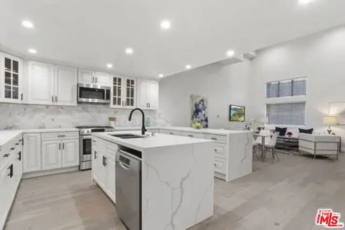 unit-105-5019 Maplewood Ave, Los Angeles, CA, 90004-3596 | Card Image