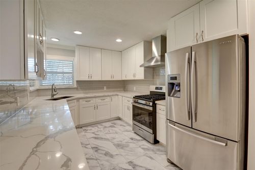 5604 Whitehaven St, Bellaire, TX, 77401-4711 | Card Image