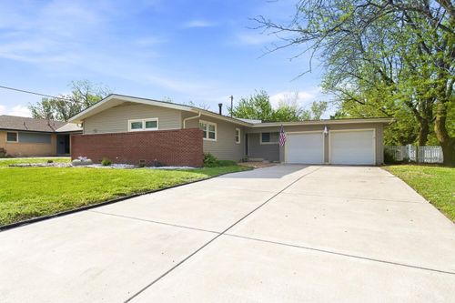 5701 Memphis St, Bel Aire, KS, 67220-1831 | Card Image