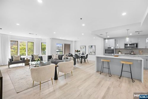 302 Smith Ct, Edgewater, NJ, 07020-1659 | Card Image